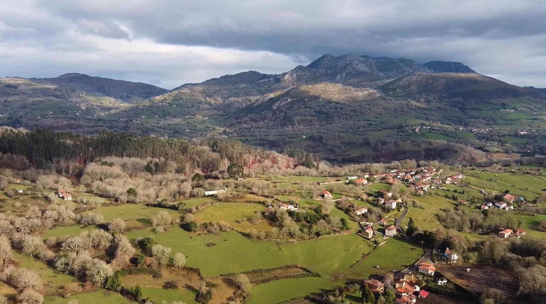 فيلا El Balcon Del Horreo Piloña المظهر الخارجي الصورة